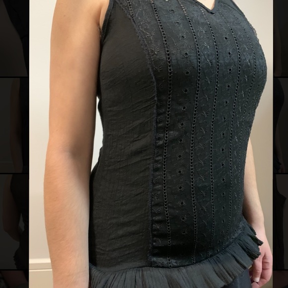 🔥 2/$22 🔥 V-neck Ruffled Tank Top - Picture 3 of 6